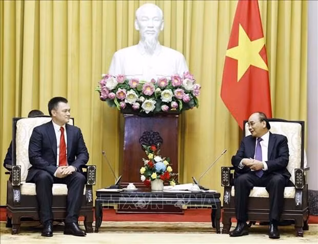 El presidente vietnamita, Nguyen Xuan Phuc.y el fiscal general de Rusia, Igor Krasnov. (Fotografía:VNA)