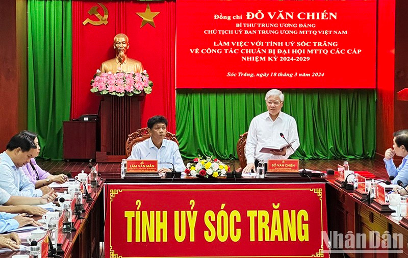 El secretario del Comité Central del PCV y titular del Comité Central del Frente de la Patria de Vietnam, Do Van Chien, en la conferencia. 