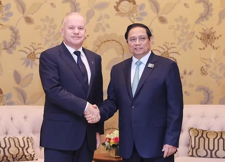 Pham Minh Chinh recibe a Anders Opedal, director general del Grupo Equinor.
