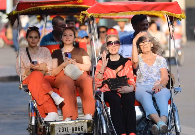 Turistas extranjeros en Hanói (Foto: VNA)