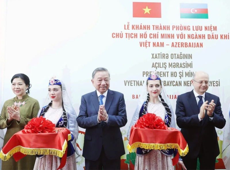 El secretario general del Partido Comunista de Vietnam, To Lam, y delegados en la inauguración. (Foto: VNA)