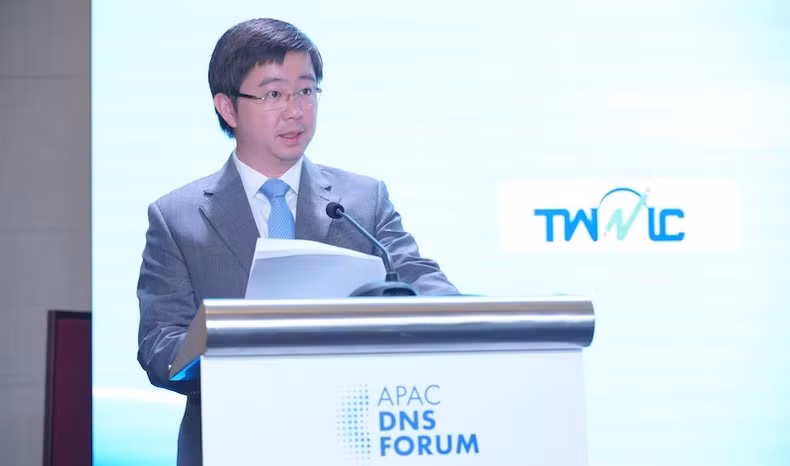 El viceministro de Ciencia y Tecnología Bui Hoang Phuong habla en el foro.