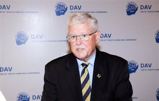 El profesor emérito Carl Thayer de la Universidad de Nueva Gales del Sur en la Academia de las Fuerzas de Defensa de Australia.