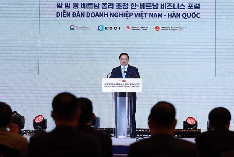 El primer ministro Pham Minh Chinh interviene en el Foro Empresarial Vietnam-Corea del Sur. (Foto: VNA)