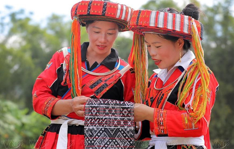 Las mujeres de Pa Then siempre están orgullosas de su traje tradicional.