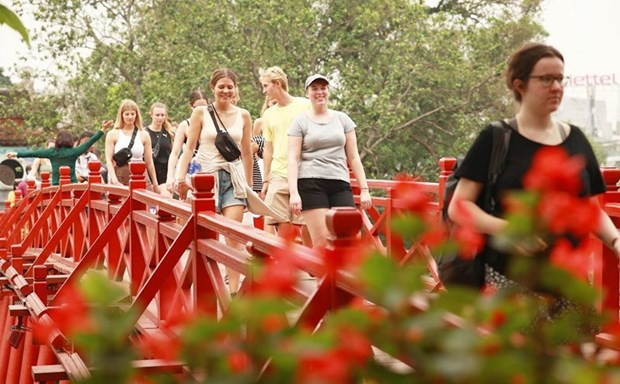 Turistas extranjeros en Hanói (Fotografía: laodong.vn)