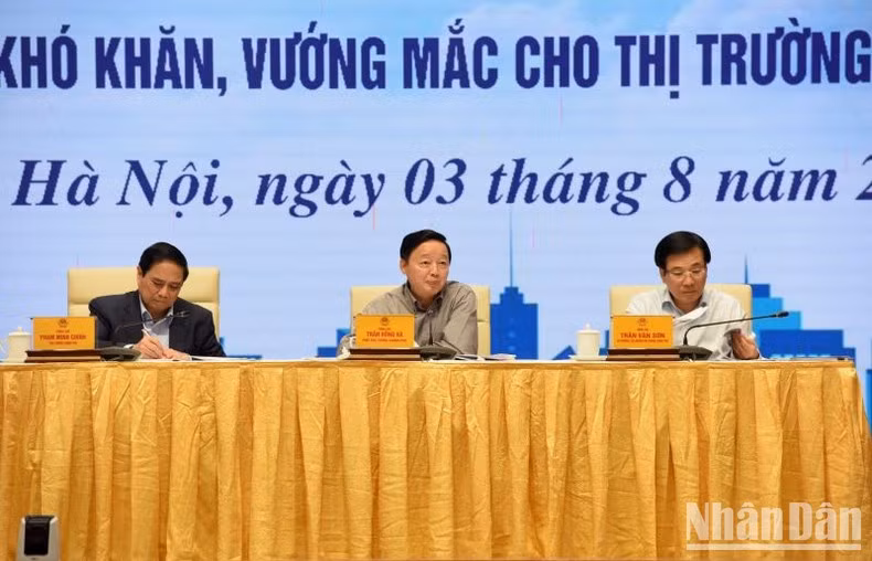 El viceprimer ministro Tran Hong Ha conduce la conferencia.