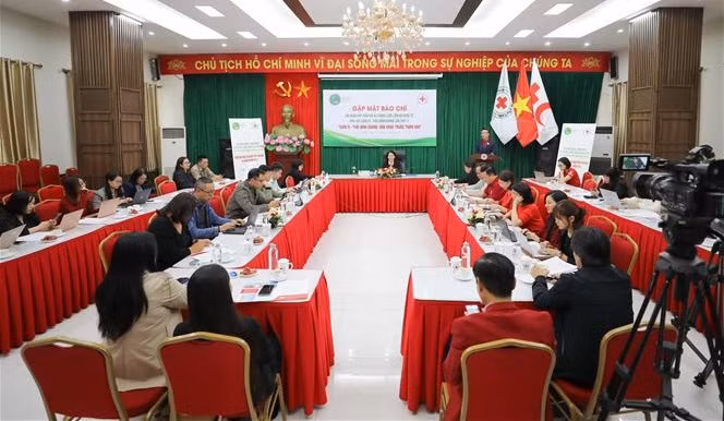 En la conferencia de prensa: (Fotografía: VNA)