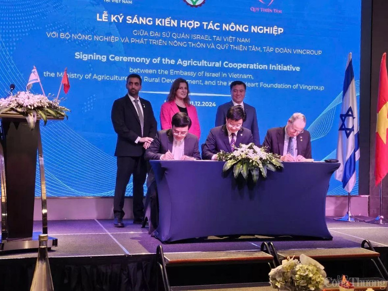 En la ceremonia. (Foto: congthuong.vn)