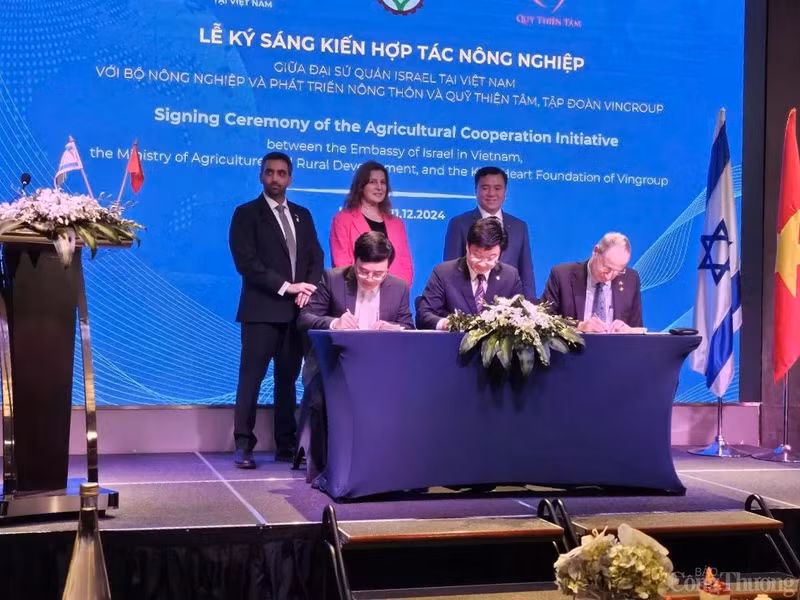 En la ceremonia. (Foto: congthuong.vn)