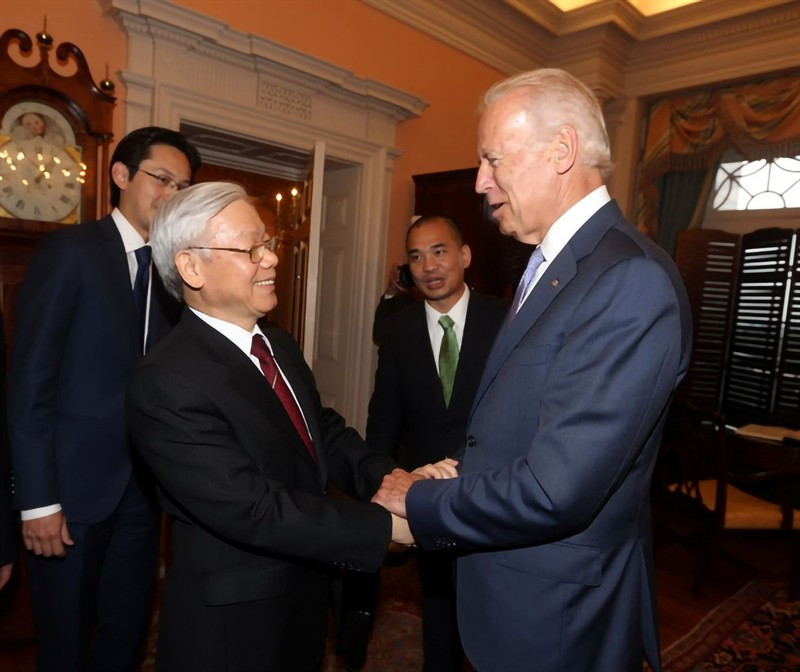 El secretario general del PCV, Nguyen Phu Trong, y el entonces vicepresidente estadounidense, Joe Biden, durante su visita oficial a Washington en 2015. (Fotografía: VNA)