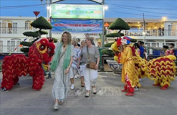 Acto de bienvenida a los turistas. (Fotografía:VNA)