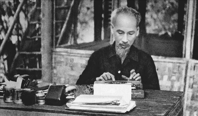 El Presidente Ho Chi Minh en la base revolucionaria de Viet Bac. (Foto: VNA)
