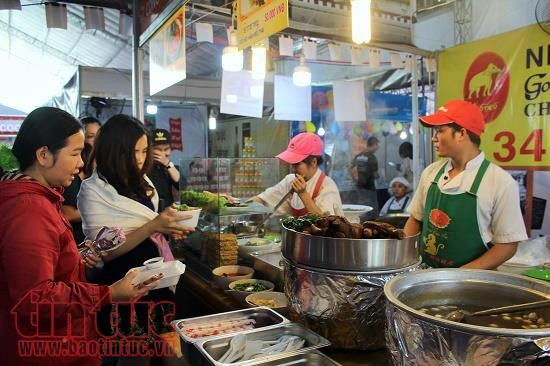 El Festival Gastronómico de los Cinco Continentes (Fotografía: baotintuc.vn)