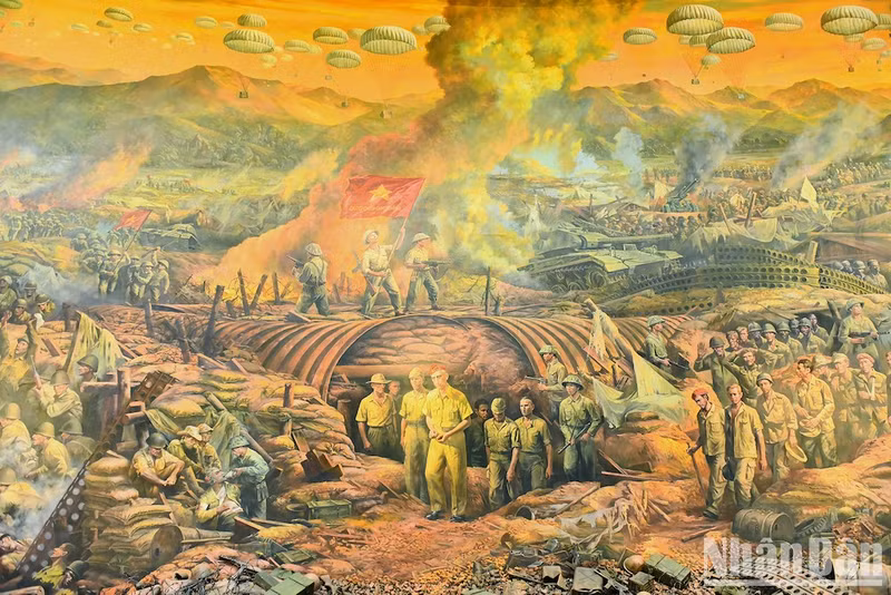 Admiran pintura panorámica sobre la histórica campaña Dien Bien Phu