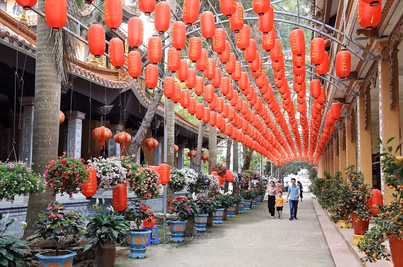 La pagoda Khai Nguyen no es solo un lugar para que la gente visite y ore por bendiciones, también es un sitio para organizar muchas actividades budistas.