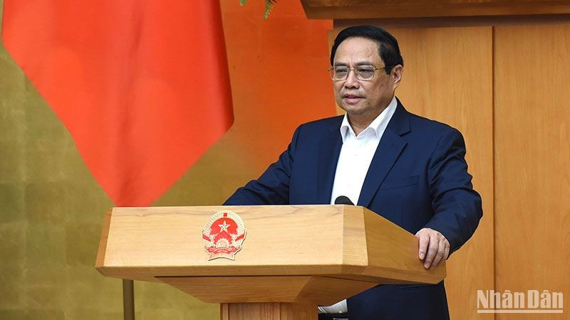 El primer ministro Pham Minh Chinh habla en el evento. 