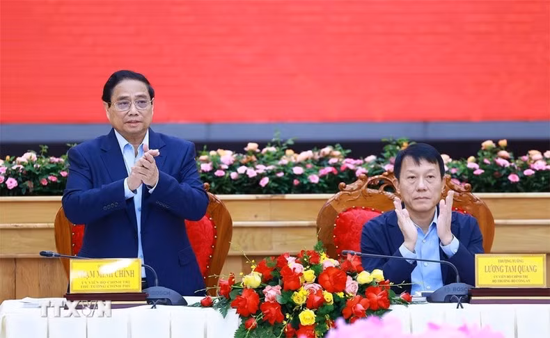 El premier preside la conferencia.