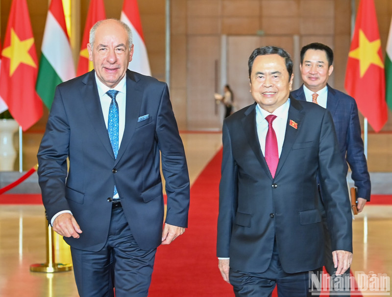 El titular de la Asamblea Nacional de Vietnam, Tran Thanh Man y el presidente húngaro, Sulyok Tamas (Foto: Nhan Dan)
