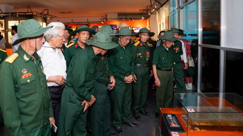 Una delegación de la provincia de Hai Duong visita sitios históricos en Ciudad Ho Chi Minh (Foto: Nhan Dan)