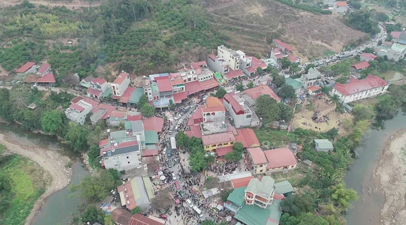 El Festival del mercado de amor de Thac Luoi se llevado a cabo en la comuna de Tan Son, distrito de Luc Ngan, provincia de Bac Giang. (Foto: dangcongsan.vn)