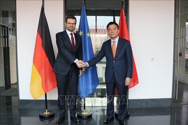 El ministro de Justicia de Vietnam, Le Thanh Long, y su homólogo germano, Marco Buschmann (Fotografía: VNA)