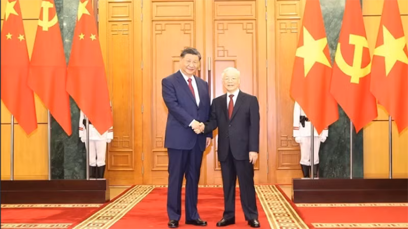 El secretario general del PCV, Nguyen Phu Trong, y el secretario general del Comité Central del PCCh y presidente de China, Xi Jinping.