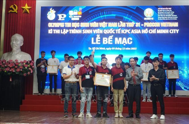 El comité organizador entregó premios a los ganadores (Fotografía: VNA)