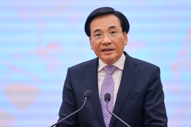 El ministro Tran Van Son, presidente de la Oficina Gubernamental habla en el evento. (Fotografía: thoibaonganhang.vn)