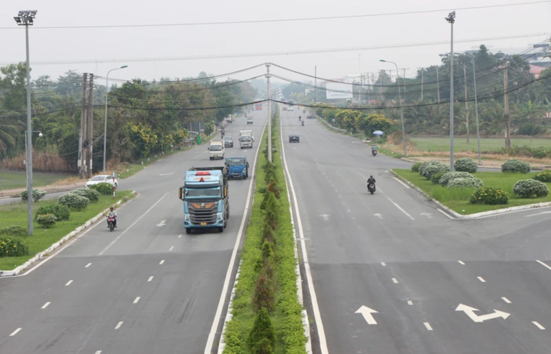 Un tramo de la carretera nacional 61C que une la ciudad de Can Tho con la provincia de Hau Giang. (Foto: VNA)