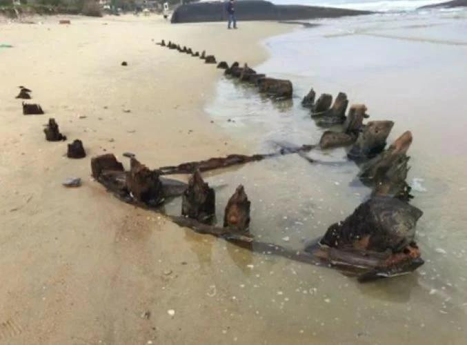 En el informe científico se muestra la parte superior del naufragio. (Foto: Periódico Tuoi Tre)
