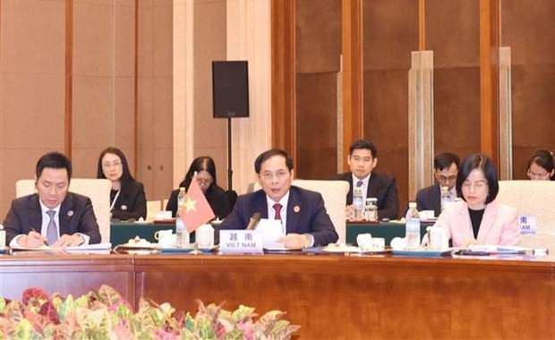 El ministro de Relaciones Exteriores de Vietnam, Bui Thanh Son, se dirige a la cita (Foto: VNA)