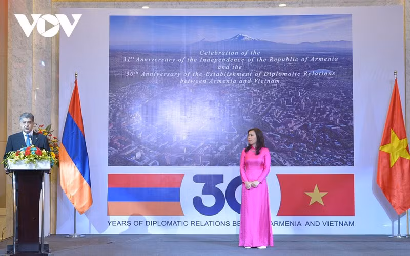 Vahram Kazhoyan, embajador de Armenia en Hanói habla en el evento. (Fotografía: VOV)