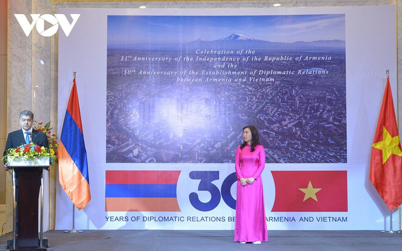 Vahram Kazhoyan, embajador de Armenia en Hanói habla en el evento. (Fotografía: VOV)