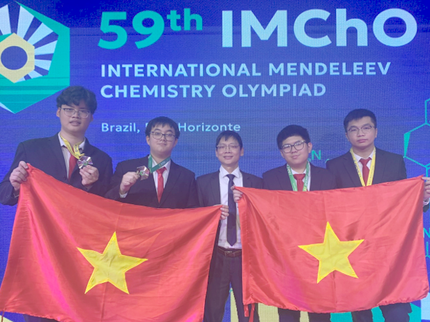 Los cuatro estudiantes vietnamitas consiguen dos oros y dos de plata en la IMChO.