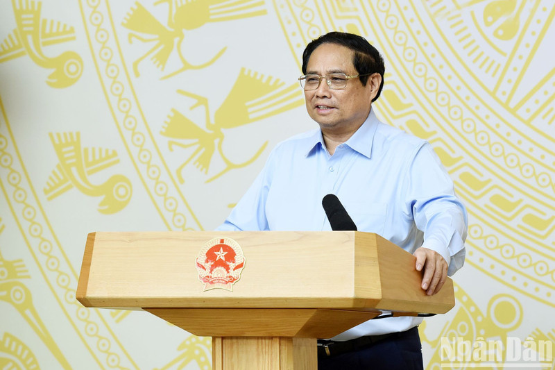 El primer ministro de Vietnam, Pham Minh Chinh, habla en el evento. 