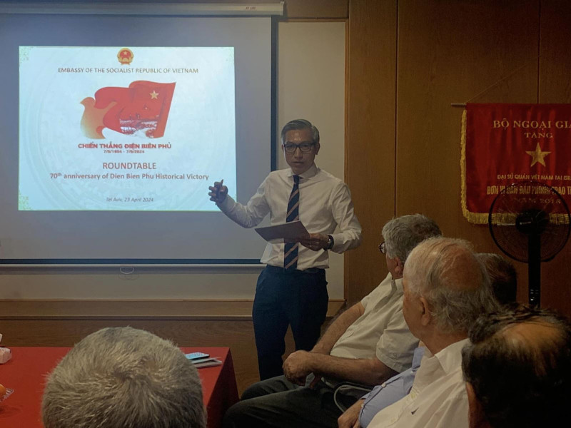 El embajador vietnamita en Israel, Ly Duc Trung, habla en la cita. (Foto: VNA)