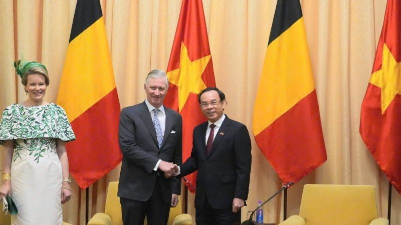 El Rey Felipe y el secretario del Comité partidista Ciudad Ho Chi Minh, Nguyen Van Nen. (Foto: VNA)