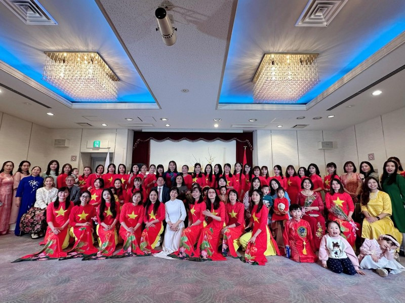 Participantes en el evento (Foto: thoidai.com.vn)