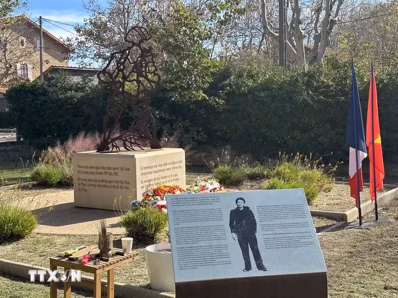 Se inaugura el Memorial de los Trabajadores de Indochina en Salin-de-Giraud en 2014 (Foto: VNA)