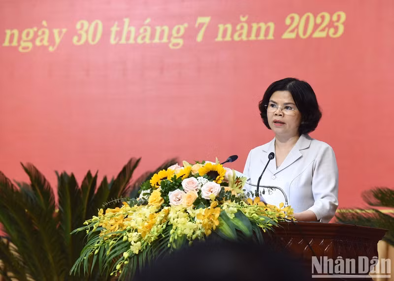 Interviene Nguyen Huong Giang, presidenta del Comité Popular de Bac Ninh.