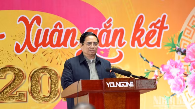 El jefe del Gobierno habla en el evento.