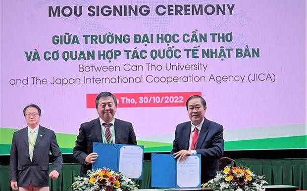 La Universidad de Can Tho firma un acuerdo de cooperación con la Agencia de Cooperación Internacional de Japón. (Fotografía: VNA)