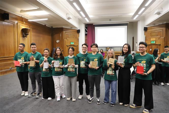 Ganadores de concursos en el evento (Foto: VNA)
