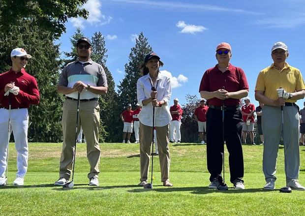 El cónsul general vietnamita en Vancouver, Nguyen Quang Trung, y sus similares de varios países de la Asean en el evento (Fotografía: VNA)