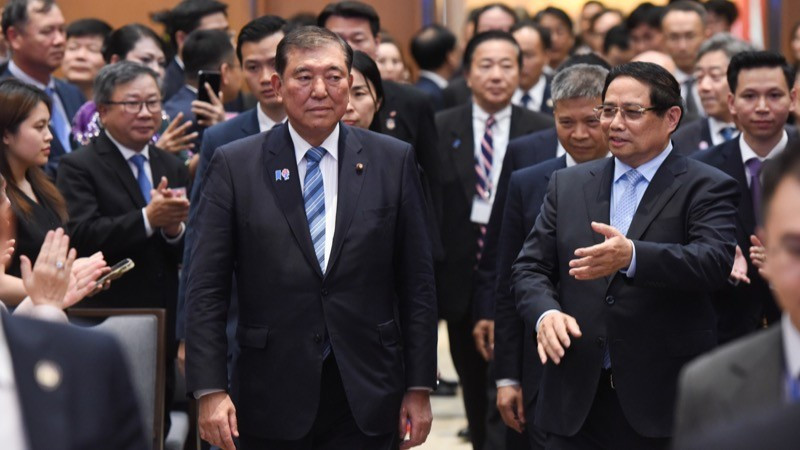 El primer ministro de Vietnam, Pham minh Chinh, y su par japonés, Ishiba Shigeru, en el evento. (Foto: Nhan Dan)
