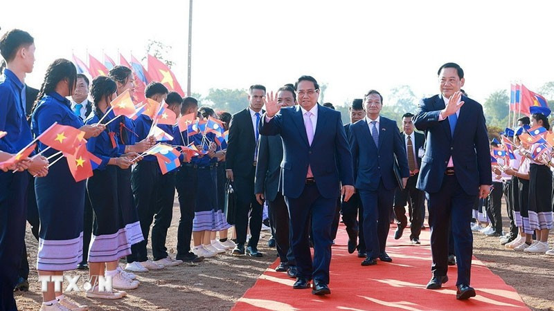 El primer ministro de Vietnam, Pham Minh Chinh, y su par de Laos, Sonexay Siphandone, en el evento.