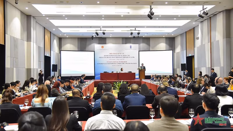 Escena del seminario (Fotografía: qdnd.vn)