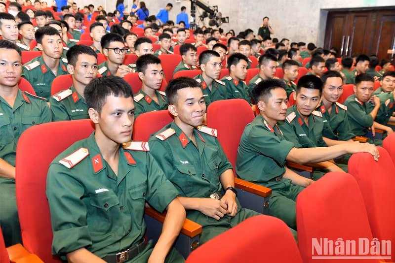 Entregan Premios de divulgación de obras sobre seguimiento de ideología de Ho Chi Minh ảnh 6
