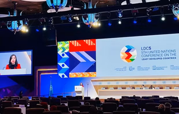 La vicecanciller vietnamita Le Thi Thu Hang interviene en la cita (Fotografía: dangcongsan.vn)